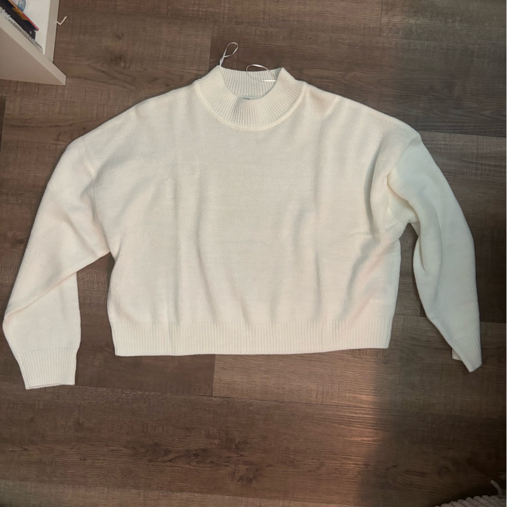 Women's H&M Cropped Cream Sweater